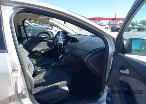 2013 Ford Focus Se z USA, uszkodzony, nr VIN 1FADP3F28DL223016